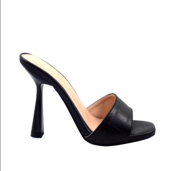 New Croc mules 6.5 & 7 left - Picture 4 of 5